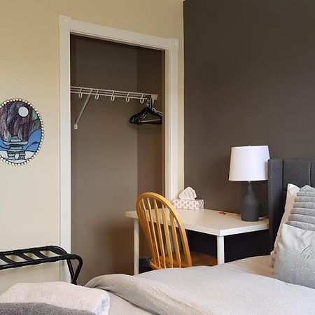 Tuscan Ridge Guesthouse Calgary West Экстерьер фото
