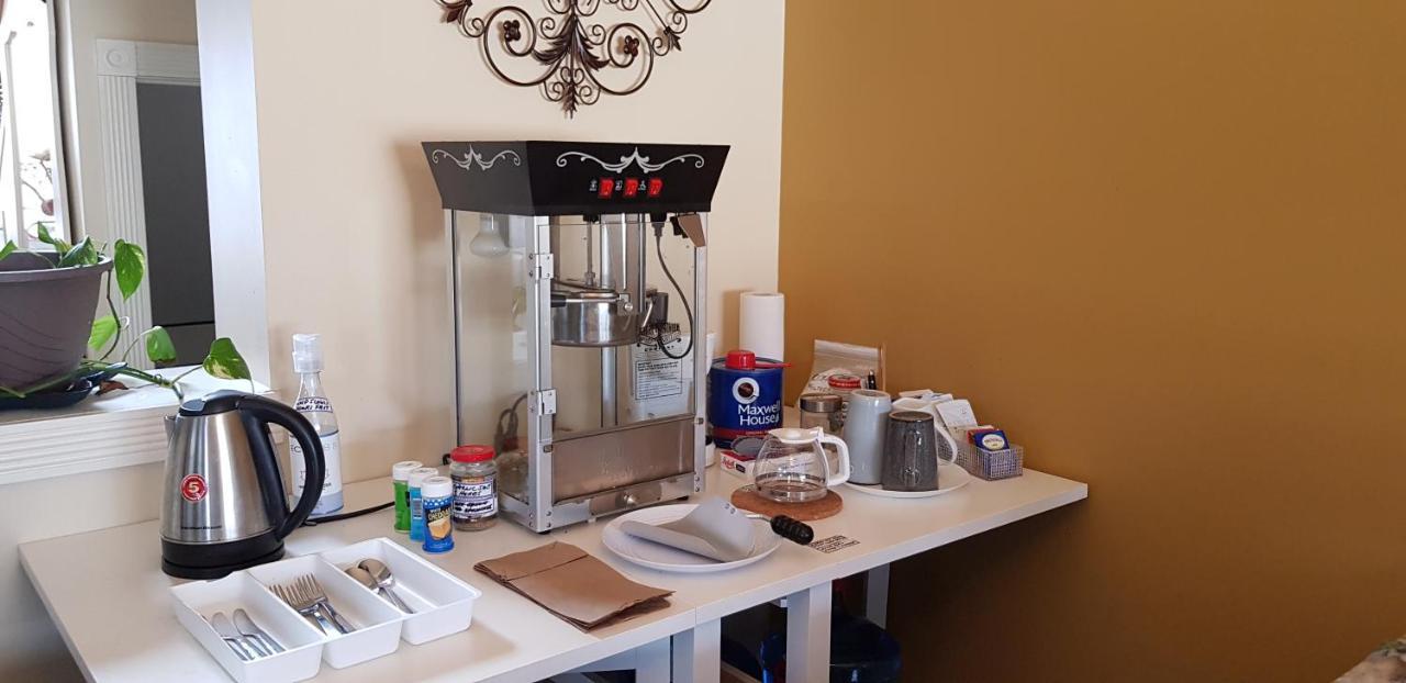 Tuscan Ridge Guesthouse Calgary West Экстерьер фото