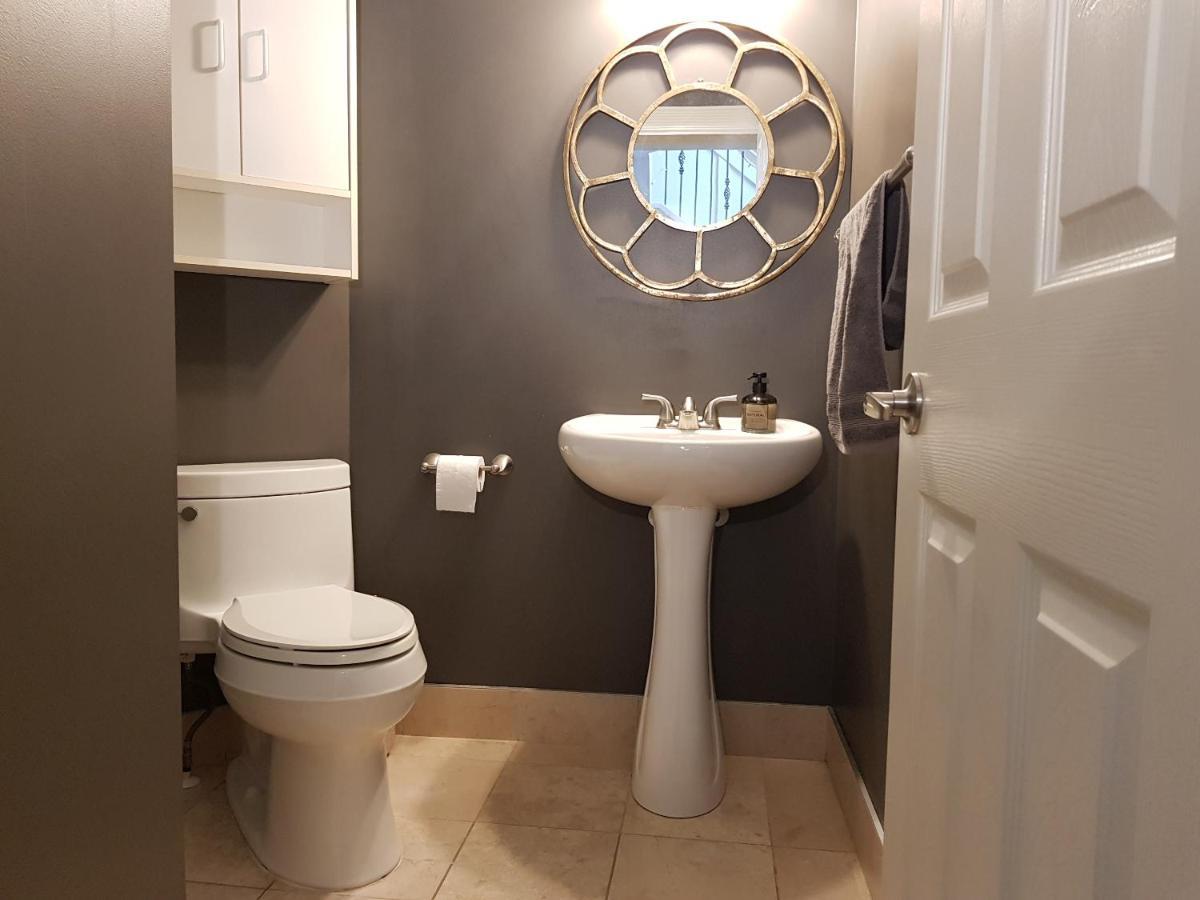 Tuscan Ridge Guesthouse Calgary West Экстерьер фото