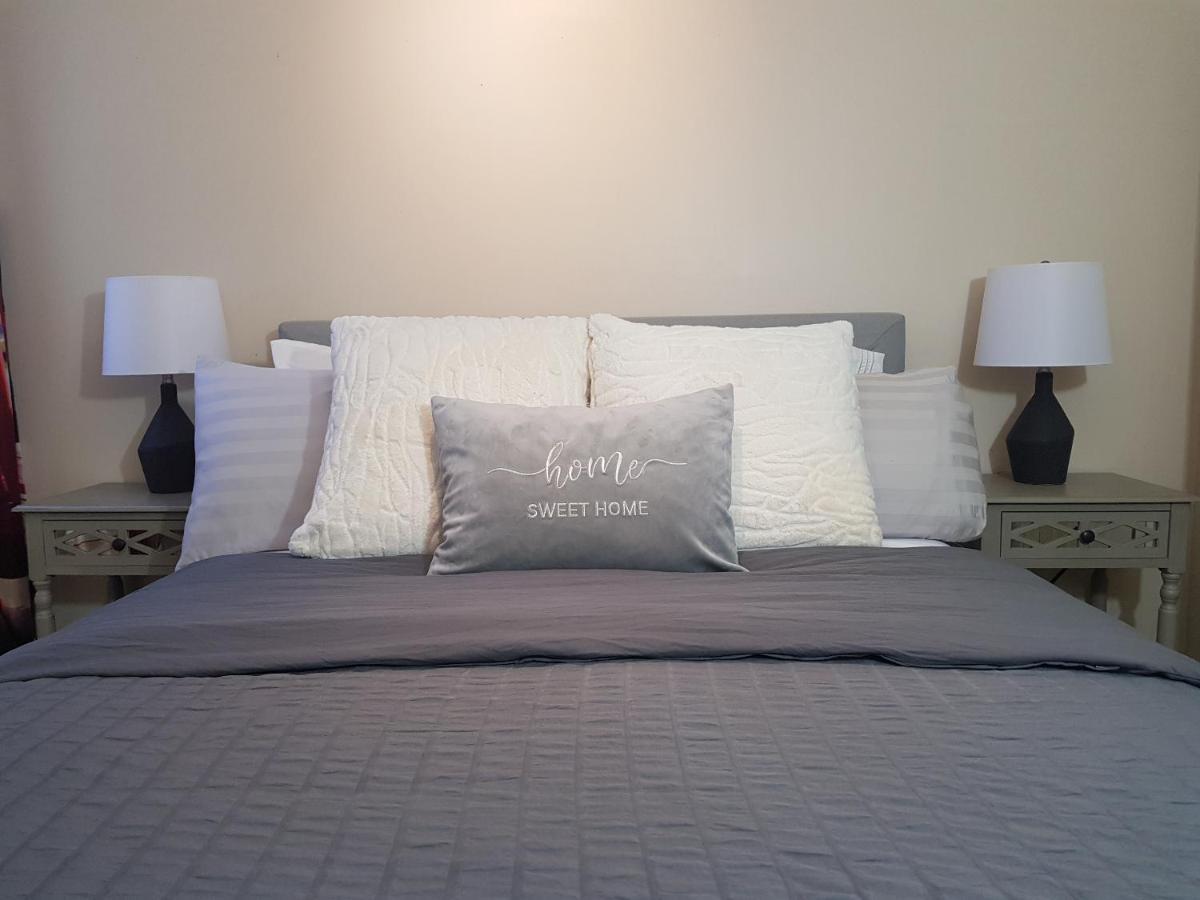 Tuscan Ridge Guesthouse Calgary West Экстерьер фото