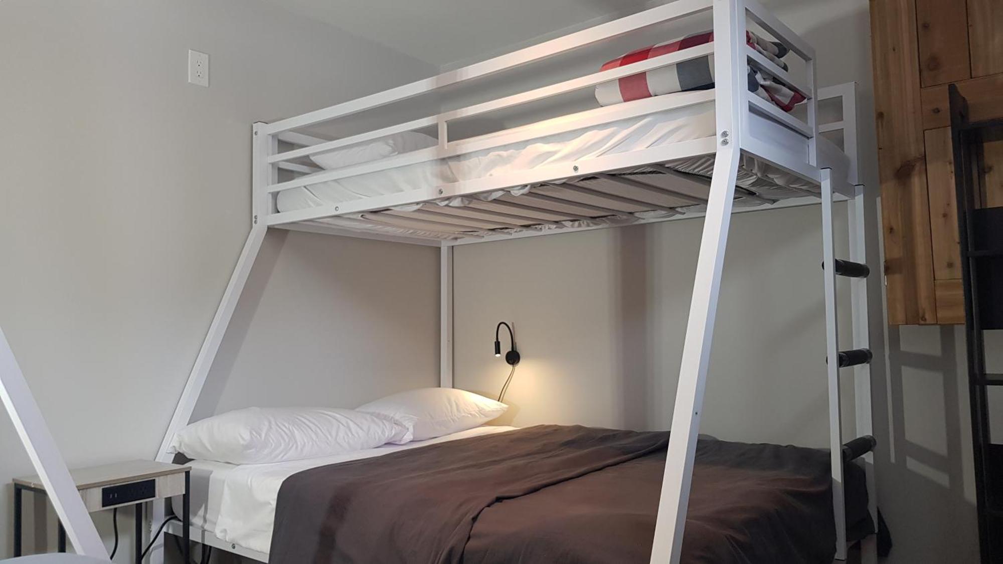 Tuscan Ridge Guesthouse Calgary West Экстерьер фото